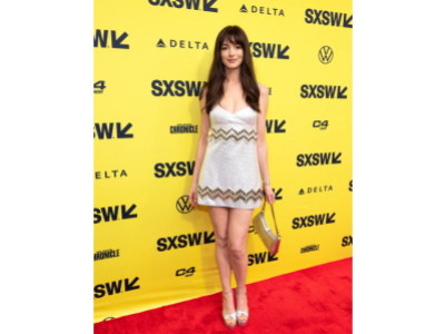 Anne Hathaway w mini sukience w stylu Coachella promowała "The Idea of You" na SXSW
