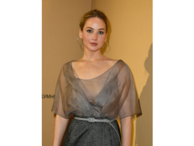 Jennifer Lawrence udało się nadać przezroczystym ubraniom bardziej kobiecy styl