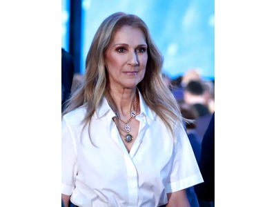 Celine Dion wprowadza trend na spódnice, które dopasowują się do każdej sylwetki
