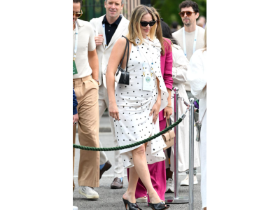 Margot Robbie prezentuje haute couture w odzieży ciążowej na Wimbledonie
