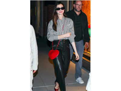 Anne Hathaway w bordowych butach Gucci, nowy klasyczny look na jesień 2024.