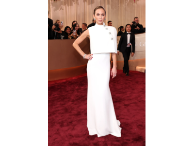 Suknia Emily Blunt na Złotych Globach 2026 nawiązuje do jej wizji w „Diabeł ubiera się u Prada 2“