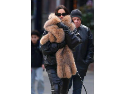 Jednym spojrzeniem Irina Shayk potwierdza tę zimową tendencję.