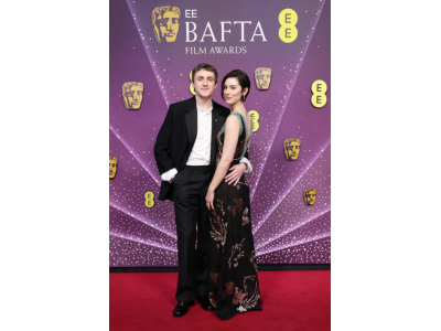 Paul Mescal i Gracie Abrams upublicznili swój związek, pojawiając się razem na czerwonym dywanie podczas gali BAFTA Awards 2026.