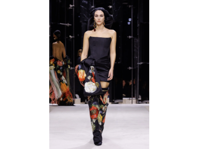 Kolekcja Givenchy autorstwa Sara Burton jest stworzona dla kobiet o silnym charakterze.