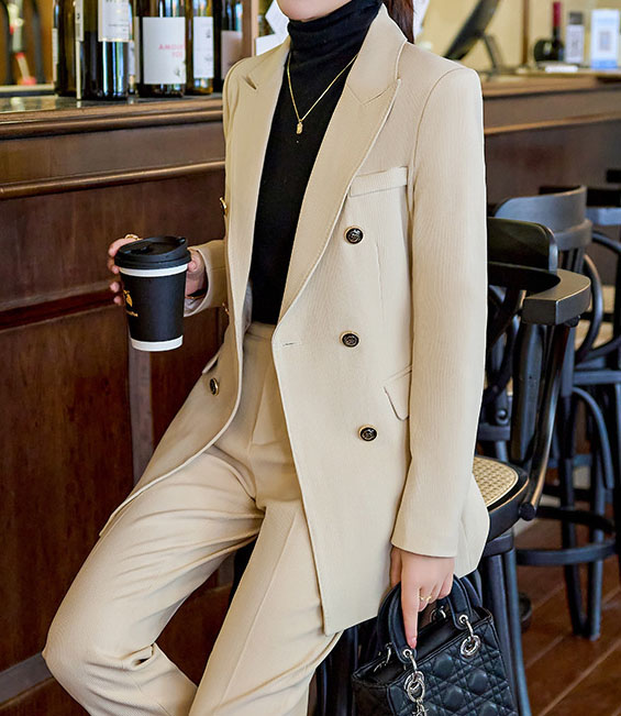 Marynarki damskie - styl formalny i biznesowy